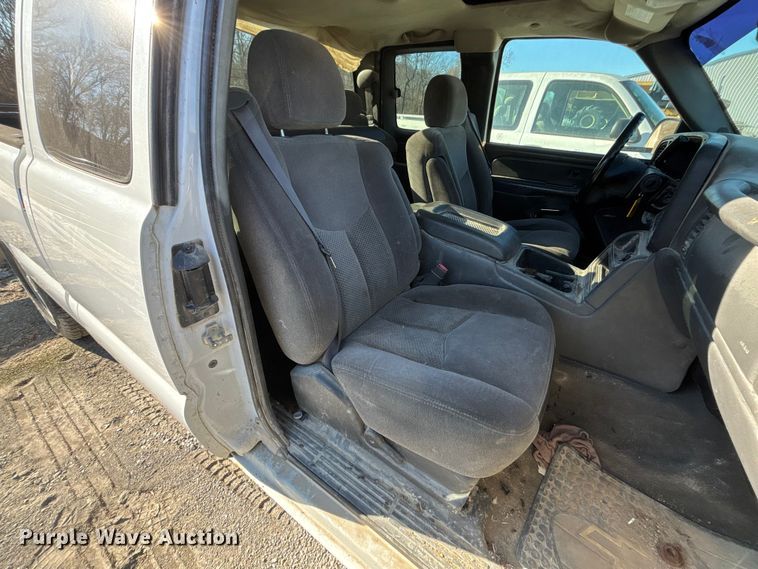 image for item ET4412 2006 Chevrolet Silverado 1500 Ext. Cab pickup truck