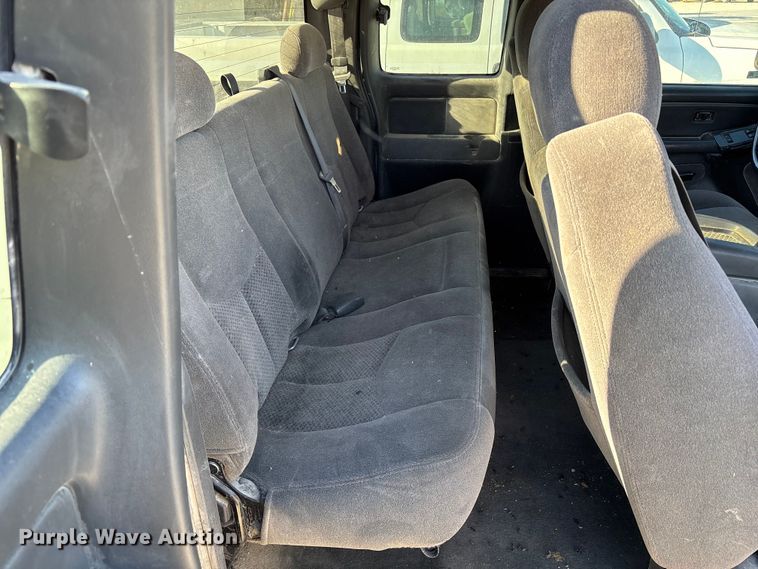 image for item ET4412 2006 Chevrolet Silverado 1500 Ext. Cab pickup truck