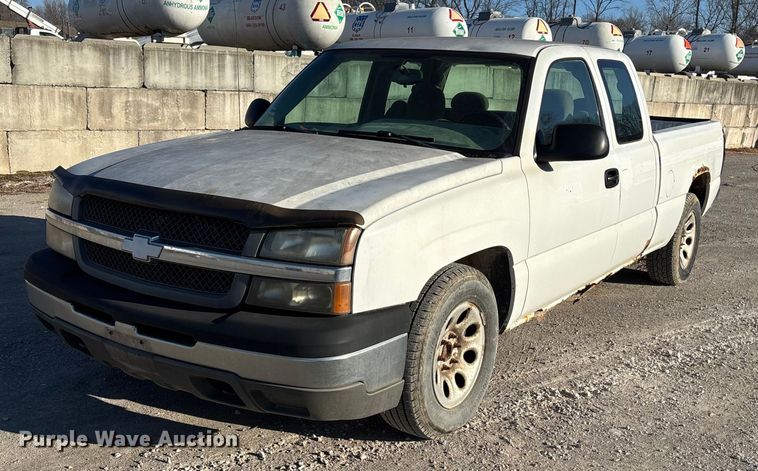 image for item ET4413 2005 Chevrolet Silverado 1500 Ext. Cab pickup truck