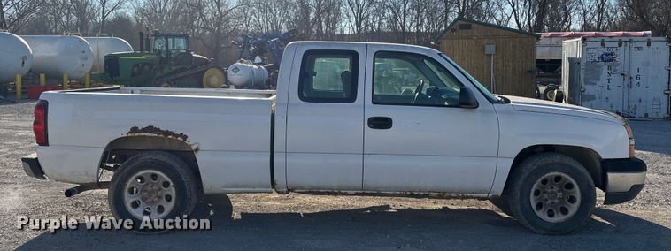 image for item ET4413 2005 Chevrolet Silverado 1500 Ext. Cab pickup truck