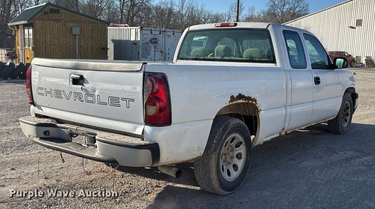 image for item ET4413 2005 Chevrolet Silverado 1500 Ext. Cab pickup truck
