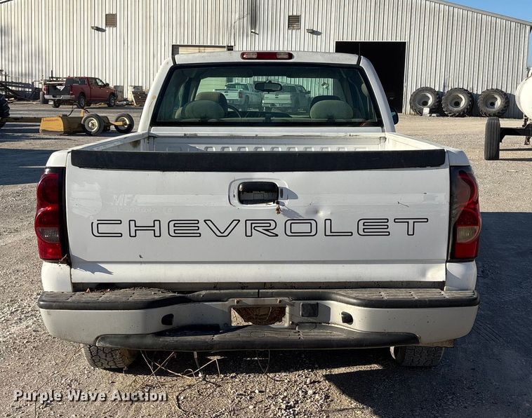 image for item ET4413 2005 Chevrolet Silverado 1500 Ext. Cab pickup truck