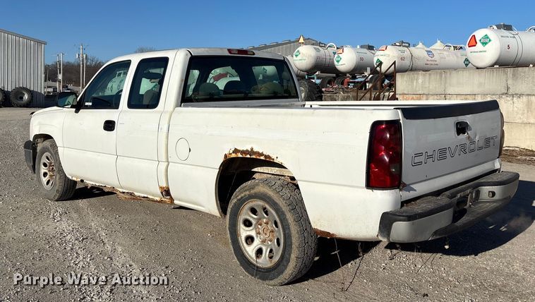 image for item ET4413 2005 Chevrolet Silverado 1500 Ext. Cab pickup truck