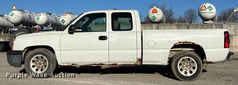 image for item ET4413 2005 Chevrolet Silverado 1500 Ext. Cab pickup truck