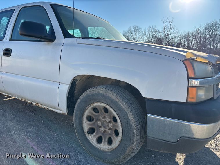 image for item ET4413 2005 Chevrolet Silverado 1500 Ext. Cab pickup truck