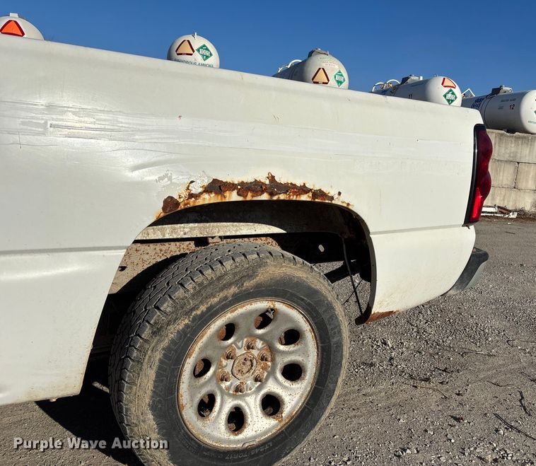 image for item ET4413 2005 Chevrolet Silverado 1500 Ext. Cab pickup truck