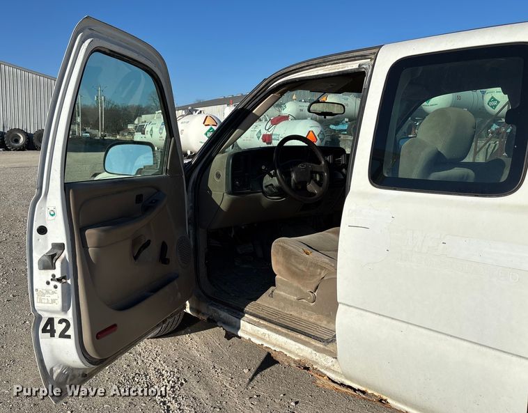 image for item ET4413 2005 Chevrolet Silverado 1500 Ext. Cab pickup truck