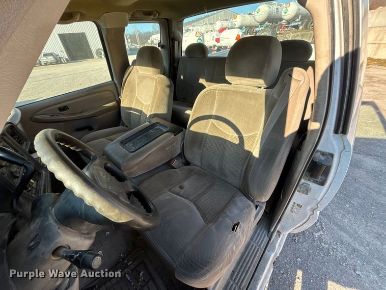 image for item ET4413 2005 Chevrolet Silverado 1500 Ext. Cab pickup truck