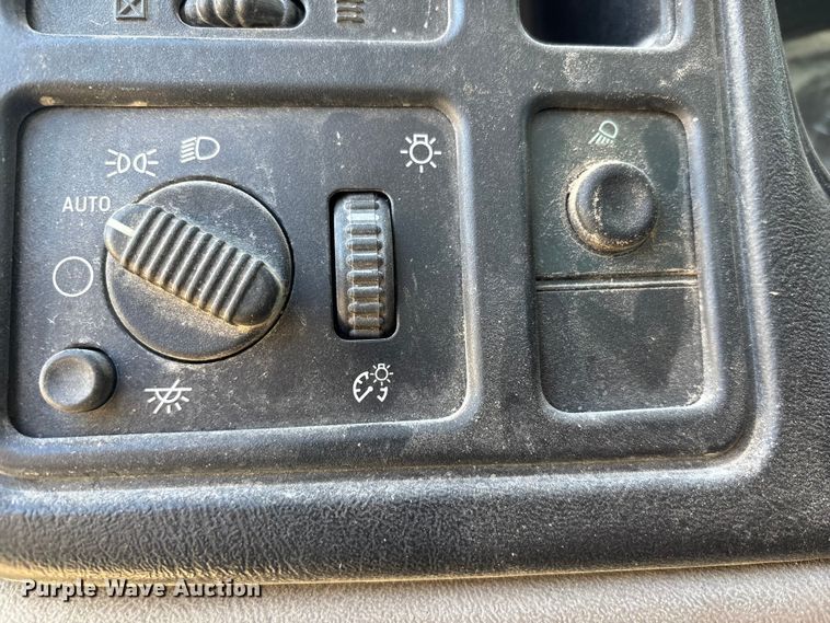 image for item ET4413 2005 Chevrolet Silverado 1500 Ext. Cab pickup truck