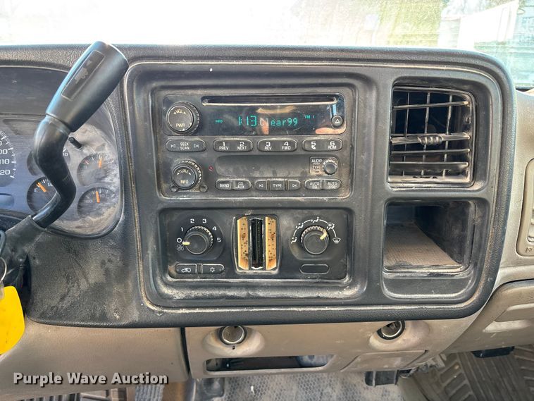 image for item ET4413 2005 Chevrolet Silverado 1500 Ext. Cab pickup truck