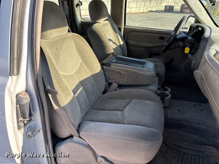 image for item ET4413 2005 Chevrolet Silverado 1500 Ext. Cab pickup truck