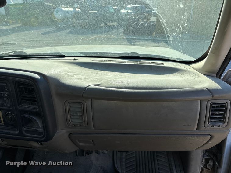 image for item ET4413 2005 Chevrolet Silverado 1500 Ext. Cab pickup truck