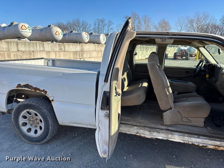 image for item ET4413 2005 Chevrolet Silverado 1500 Ext. Cab pickup truck