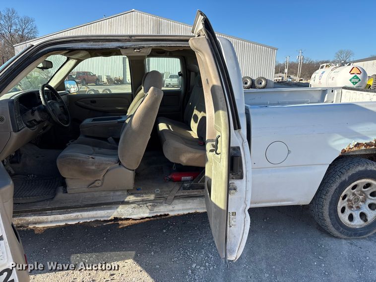 image for item ET4413 2005 Chevrolet Silverado 1500 Ext. Cab pickup truck