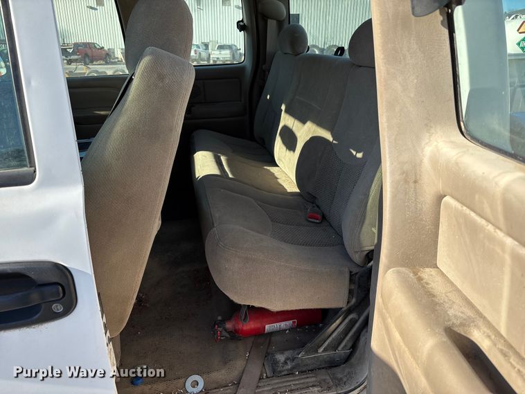 image for item ET4413 2005 Chevrolet Silverado 1500 Ext. Cab pickup truck