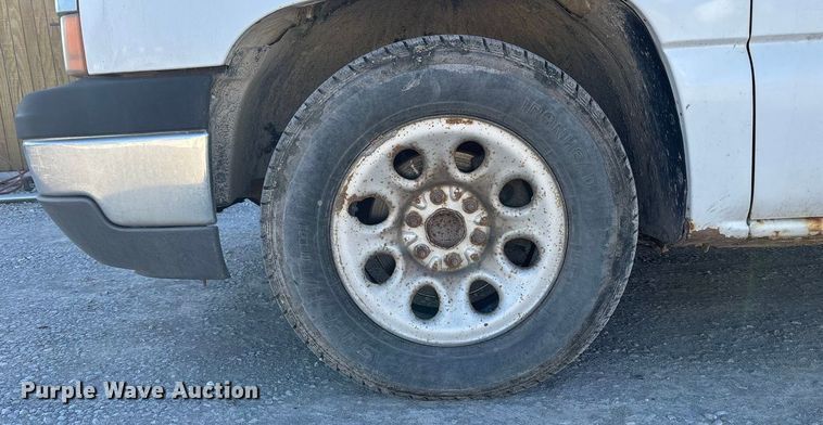 image for item ET4413 2005 Chevrolet Silverado 1500 Ext. Cab pickup truck