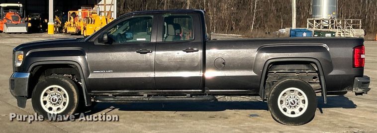 image for item ET6885 2016 GMC Sierra 2500HD Ext. Cab pickup truck