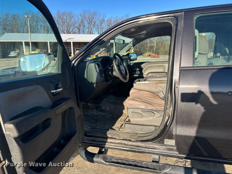 image for item ET6885 2016 GMC Sierra 2500HD Ext. Cab pickup truck