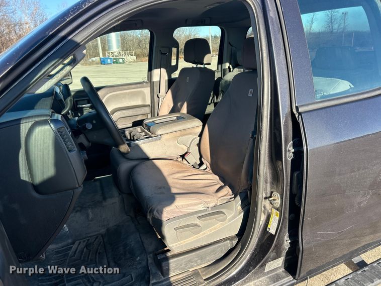 image for item ET6885 2016 GMC Sierra 2500HD Ext. Cab pickup truck