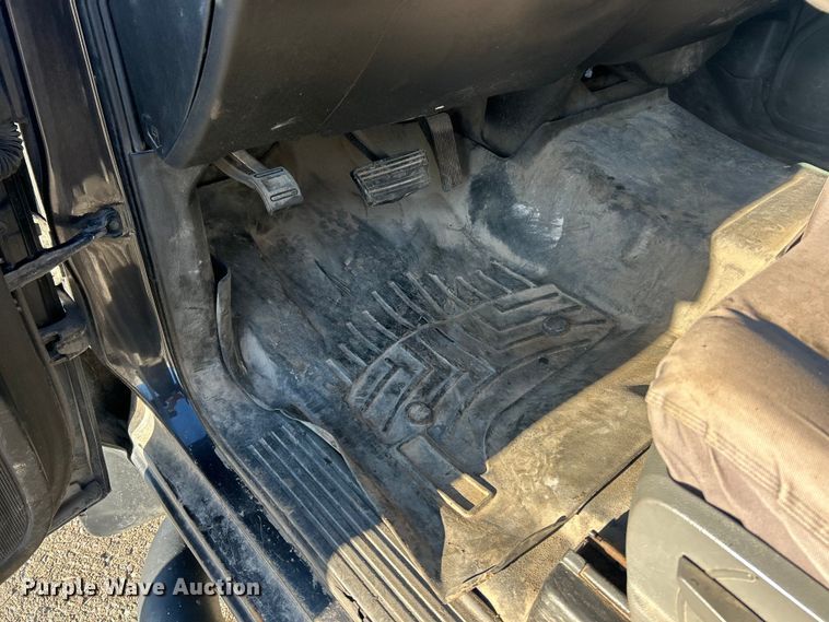 image for item ET6885 2016 GMC Sierra 2500HD Ext. Cab pickup truck