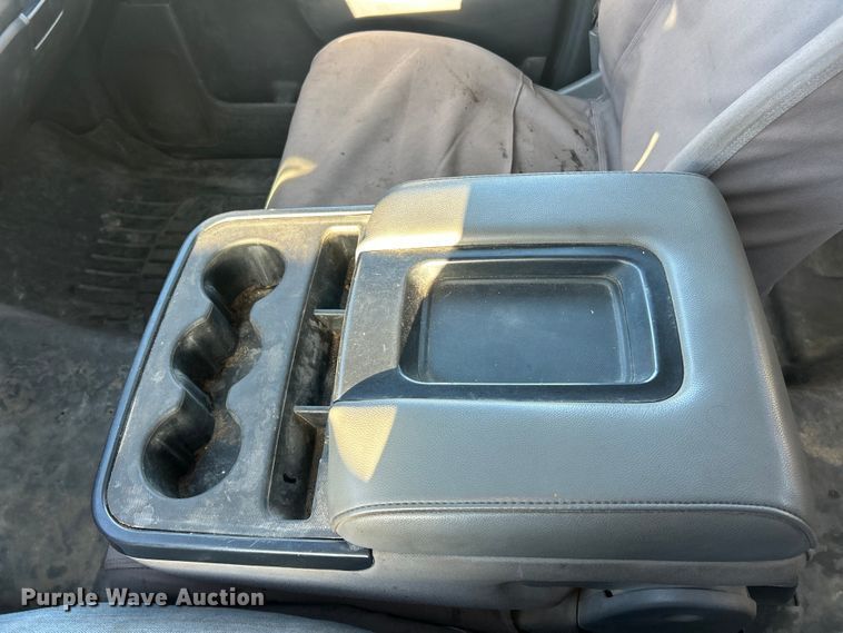 image for item ET6885 2016 GMC Sierra 2500HD Ext. Cab pickup truck