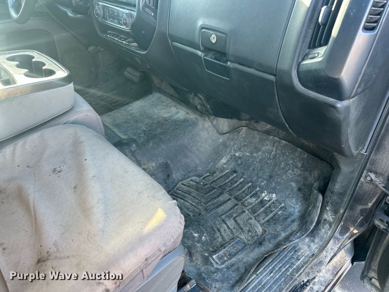 image for item ET6885 2016 GMC Sierra 2500HD Ext. Cab pickup truck