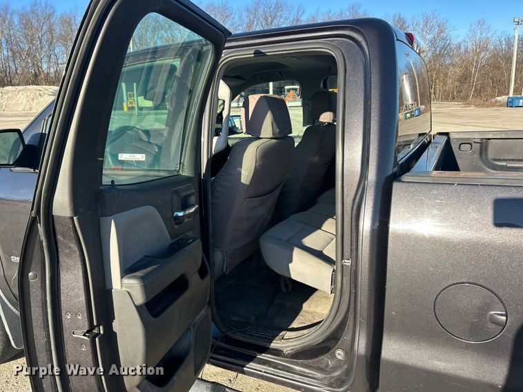 image for item ET6885 2016 GMC Sierra 2500HD Ext. Cab pickup truck