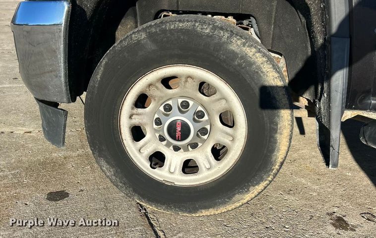 image for item ET6885 2016 GMC Sierra 2500HD Ext. Cab pickup truck