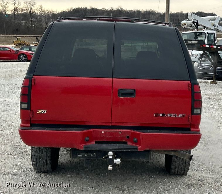 image for item ET6908 2000 Chevrolet Tahoe SUV