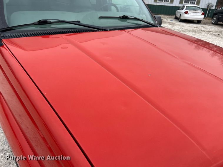 image for item ET6908 2000 Chevrolet Tahoe SUV