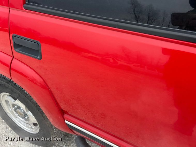 image for item ET6908 2000 Chevrolet Tahoe SUV