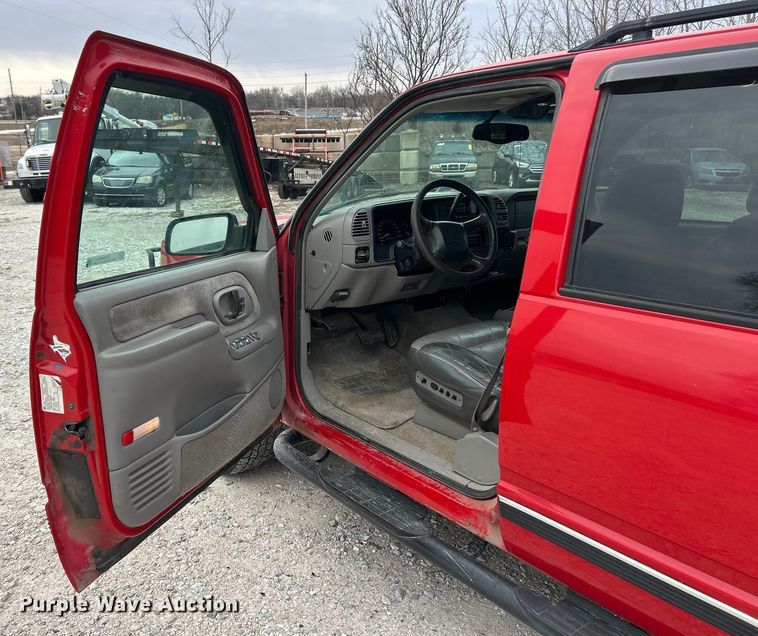 image for item ET6908 2000 Chevrolet Tahoe SUV