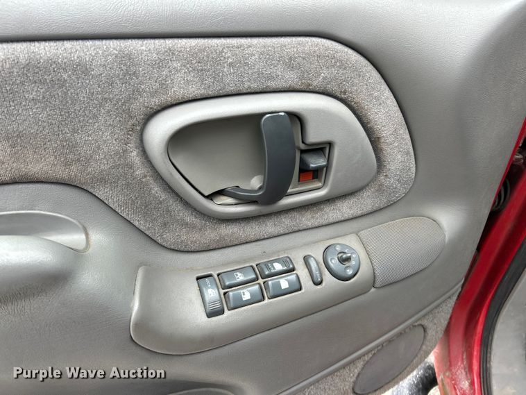 image for item ET6908 2000 Chevrolet Tahoe SUV