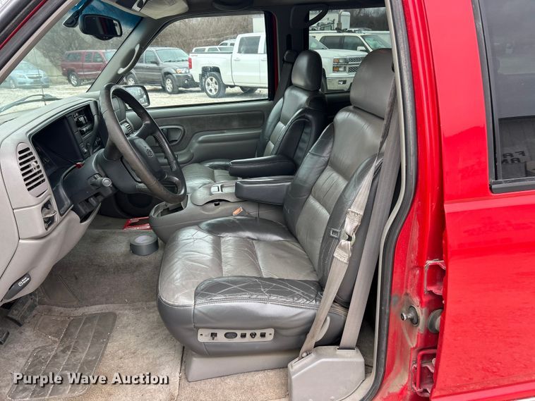 image for item ET6908 2000 Chevrolet Tahoe SUV