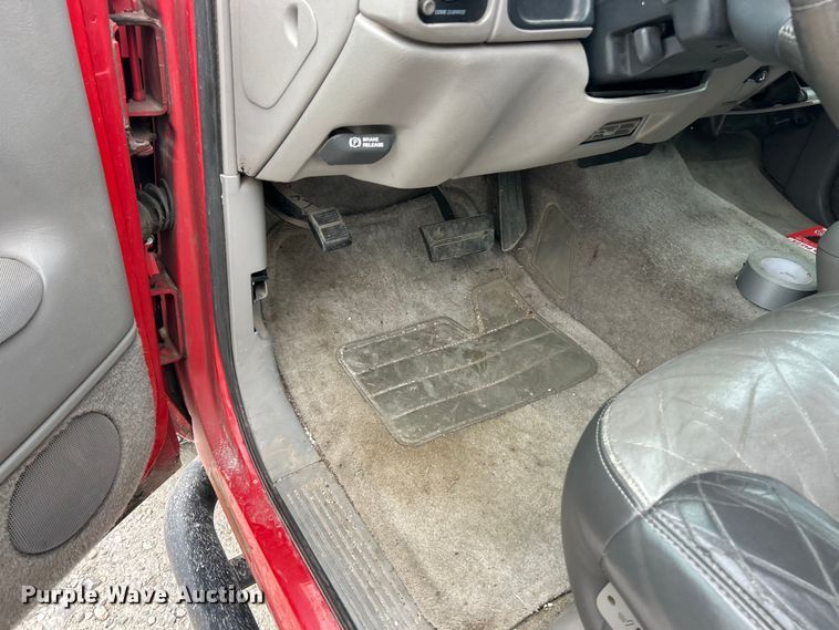 image for item ET6908 2000 Chevrolet Tahoe SUV