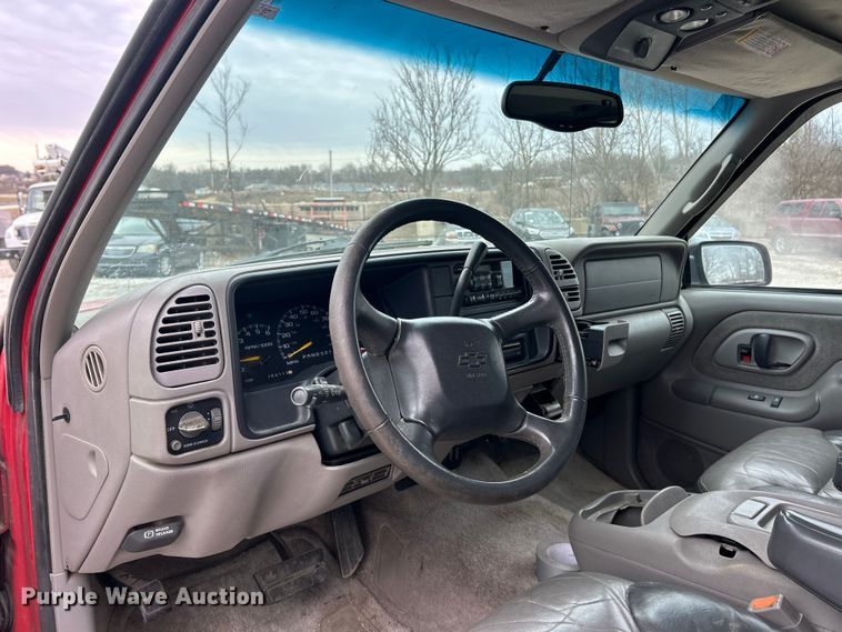 image for item ET6908 2000 Chevrolet Tahoe SUV