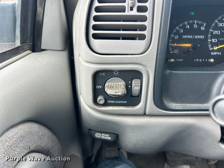 image for item ET6908 2000 Chevrolet Tahoe SUV