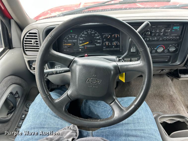 image for item ET6908 2000 Chevrolet Tahoe SUV