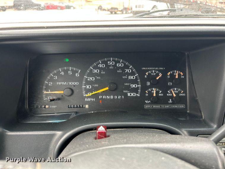 image for item ET6908 2000 Chevrolet Tahoe SUV