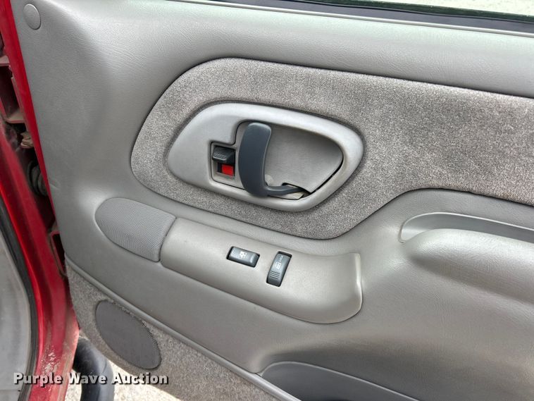 image for item ET6908 2000 Chevrolet Tahoe SUV