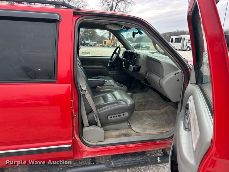 image for item ET6908 2000 Chevrolet Tahoe SUV