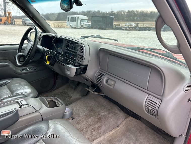 image for item ET6908 2000 Chevrolet Tahoe SUV