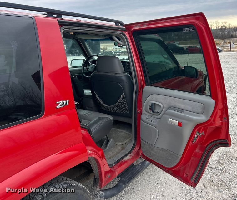 image for item ET6908 2000 Chevrolet Tahoe SUV