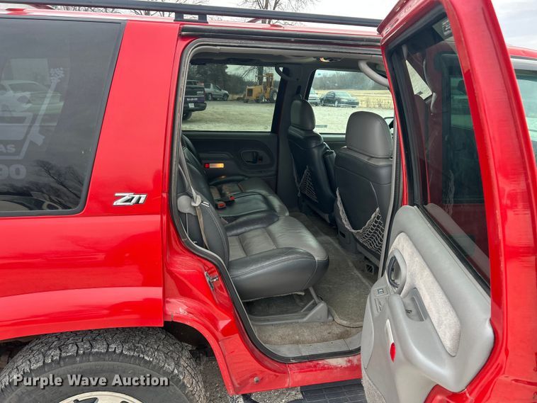 image for item ET6908 2000 Chevrolet Tahoe SUV