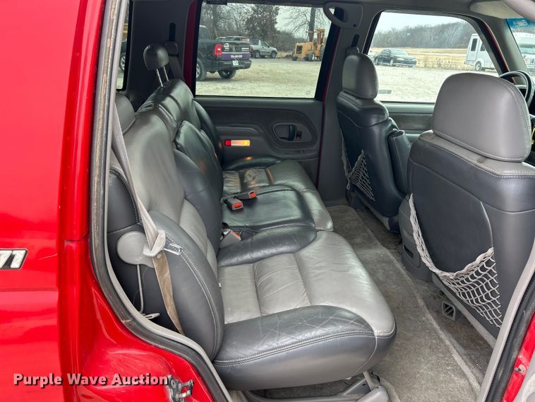 image for item ET6908 2000 Chevrolet Tahoe SUV