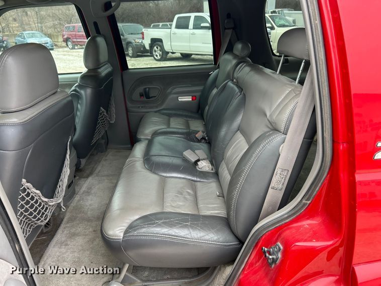 image for item ET6908 2000 Chevrolet Tahoe SUV