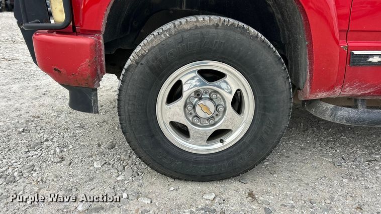 image for item ET6908 2000 Chevrolet Tahoe SUV