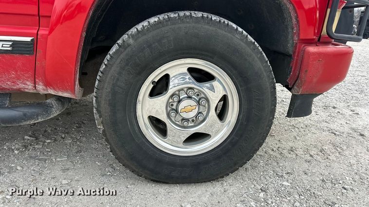 image for item ET6908 2000 Chevrolet Tahoe SUV