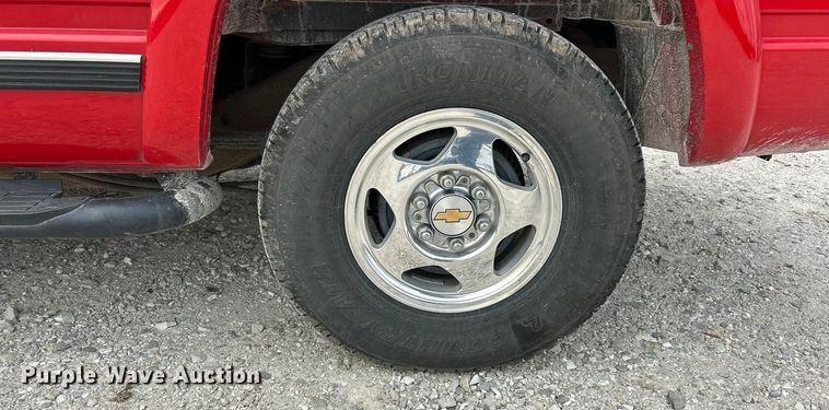 image for item ET6908 2000 Chevrolet Tahoe SUV