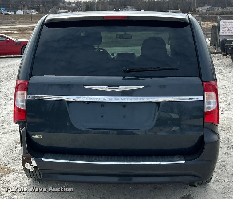 image for item ET6911 2014 Chrysler Town And Country van